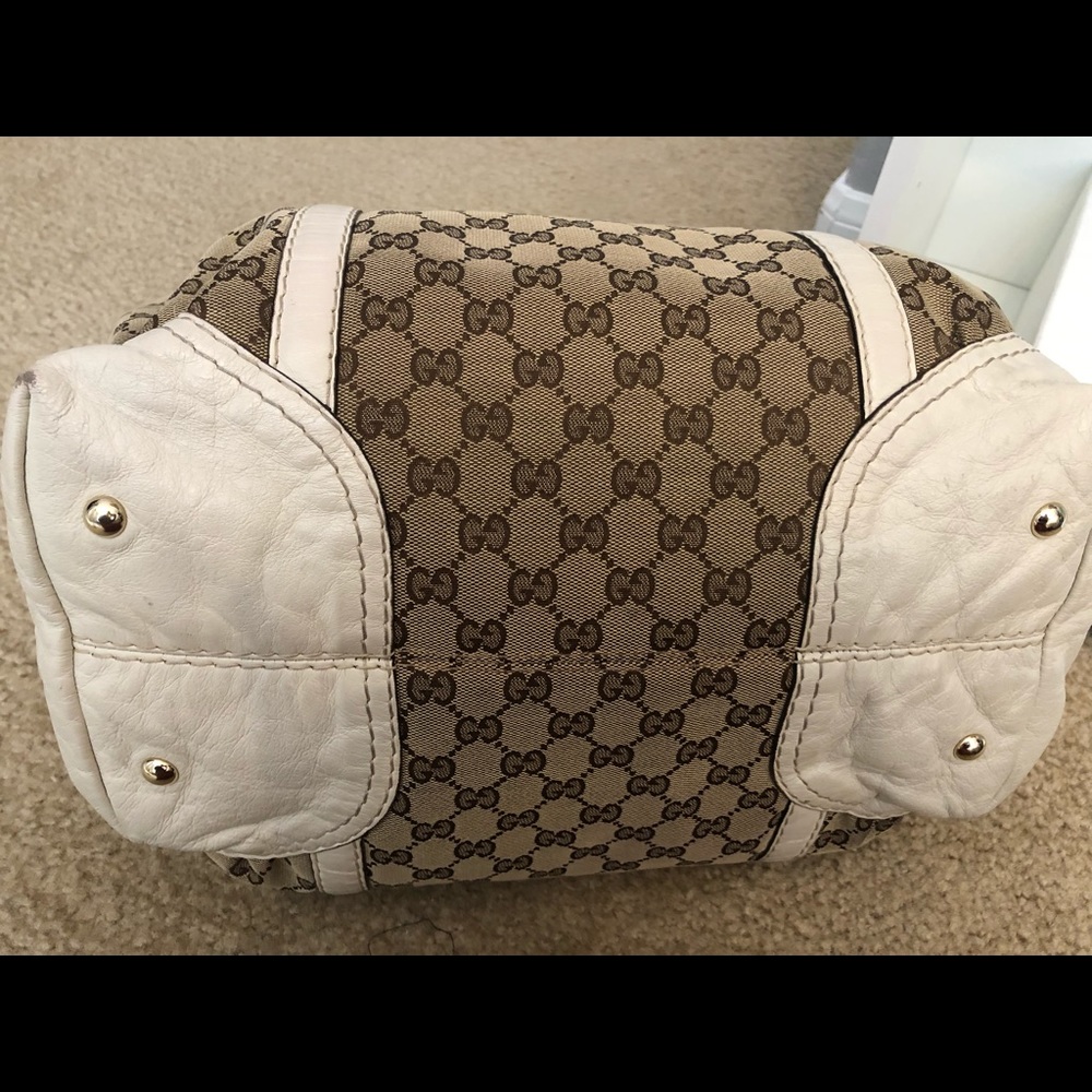 Authentic Gucci - Picture 3 of 6